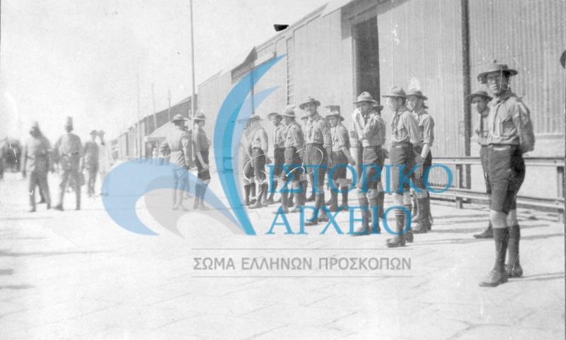 Τμήμα της ελληνικής ομάδας Ατταρινίου με αρχηγό τομ Αρ. Ζουρούδη κατά την επίσκεψη γαλλικού καταδρομικού στο λιμάνι της Αλεξάνδρειας το 1913.