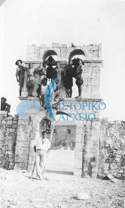 Η 2η Ομάδα Κέρκυρας στην κορυφή του όρους Παντοκράτορας τον Δεκαπενταύγουστο του 1930.