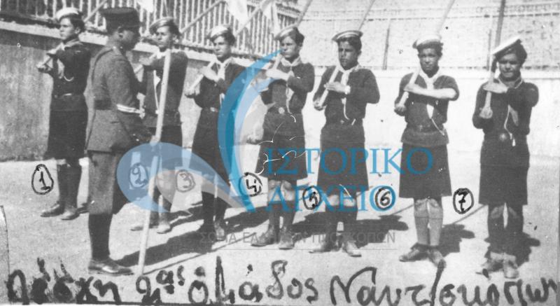 Νίκαια Πειραιάς η 2η Ομάδα με Αρχηγό τον Λοχία Γ Θεολογίδη στην Λέσχη της το 1937 1. 2. Η Τάσσος 3.Κουντουριώτης, 4 Π Παπαδημητρίου 5. Λέλος Δημ 6. Λέλος Παντ 7. Τσουκαλάς