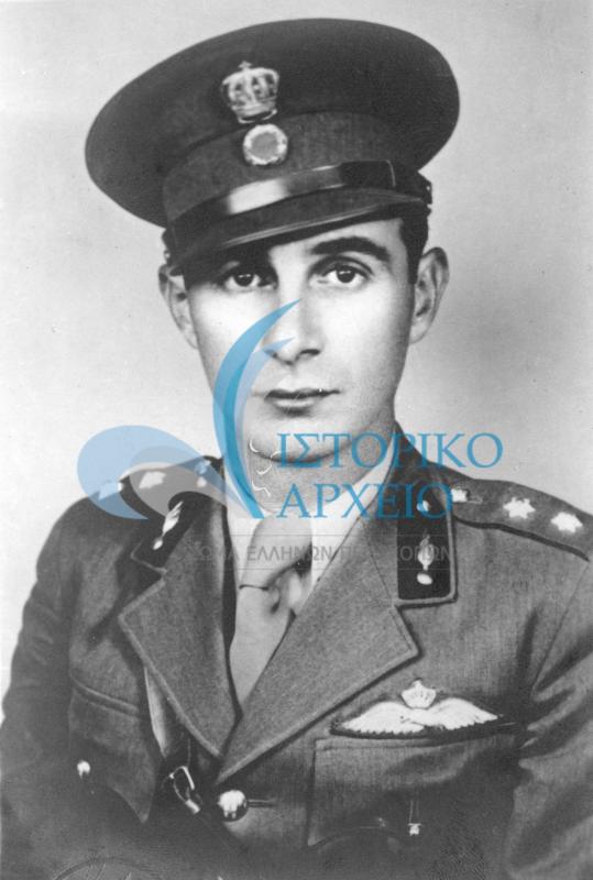 Ο Αλέξανδρος Διάκος (1911-1940) ήταν πρόσκοπος στη Ρόδο. Ως υπολοχαγός του Ελληνικού Στρατού ήταν ο πρώτος αξιωματικός που έπεσε μαχόμενος στον Ελληνοϊταλικό Πόλεμο στα βουνά της Πίνδου. 