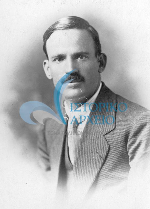 Ο Παναγιώτης Νικουλάκος από τους πρώτους αρχηγούς ιδρυτές της ελληνικής Ομάδας Αλεξάνδρειας το 1913 και κατά την επανίδρυση το 1924.