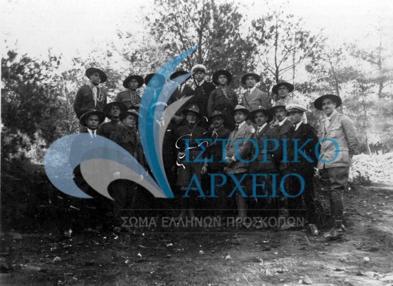 Προσκοπική ομάδα της Αθήνας στη μεγάλη εκδρομή της Καλογρέζα το 1925