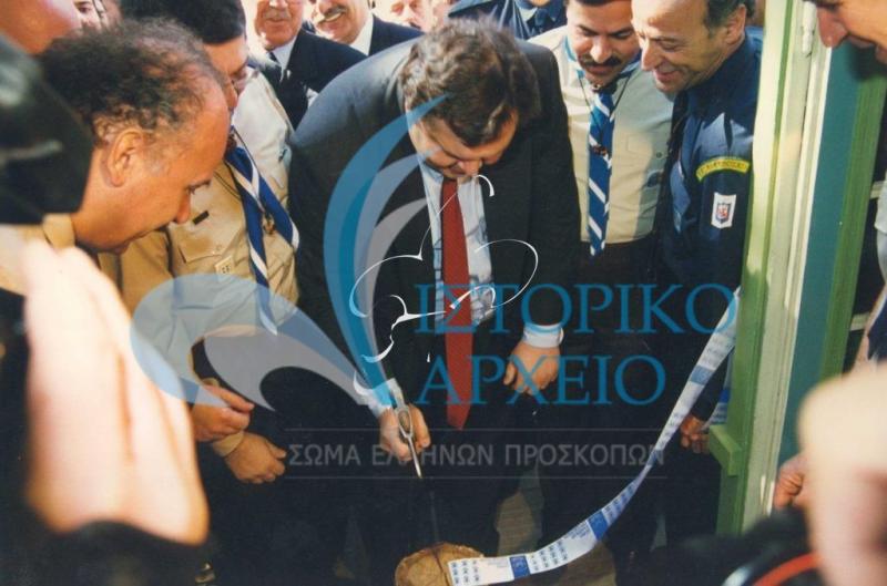 Ο Υπουργός Πολιτισμού Ευάγγελος Βενιζέλος εγκαινιάζει το κτίριο Γραφείων της ΠΕ Θεσσαλονίκης στην οδό Β. Γεωργίου 1 το 1998, παρουσία του ΓΕ Χρ. Λυγερού, του ΕΠ Μακεδονίας - Θράκης Γ. Πουρνάρη, και του ΠΕ Θεσσαλονίκης Κ. Μπάμπουρα.