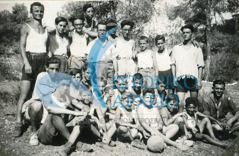 Το 6ο Σήστημα Αθηνών  το 1936 σε κατασκήνωση στη Βάρκιιζα Γ Κωνσταντίνου