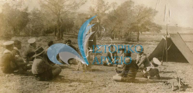 Εκδρομή της ενωμοτίας Λύκων και Βατράχων της 9ης στην ομορφοκκλησιά στις 24 Φεβρουαρίου 1935.Ενωμοτάρχης Λύκων Δημ Αλεξάτος