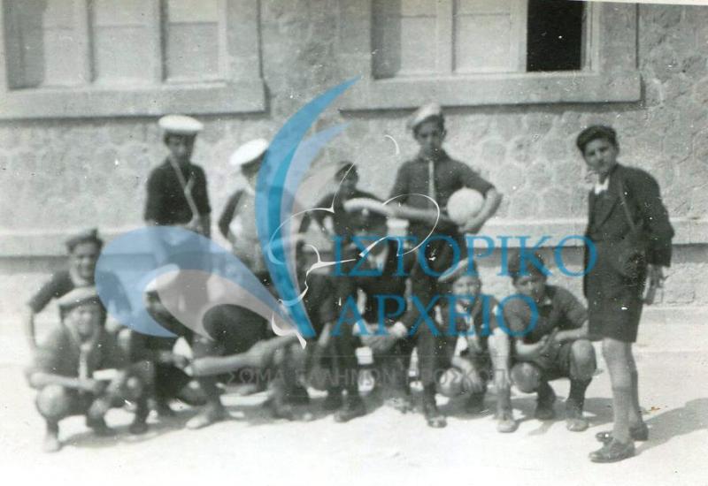 Εκδρομή στην Αίγινα της 11ης Ο.Ν Πειραιά το 1937