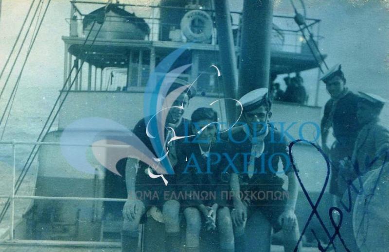 Η 11η Ομάδα Πειραιά στο πλοίο "Ροδάνθη" για την Αίγινα το 1937.