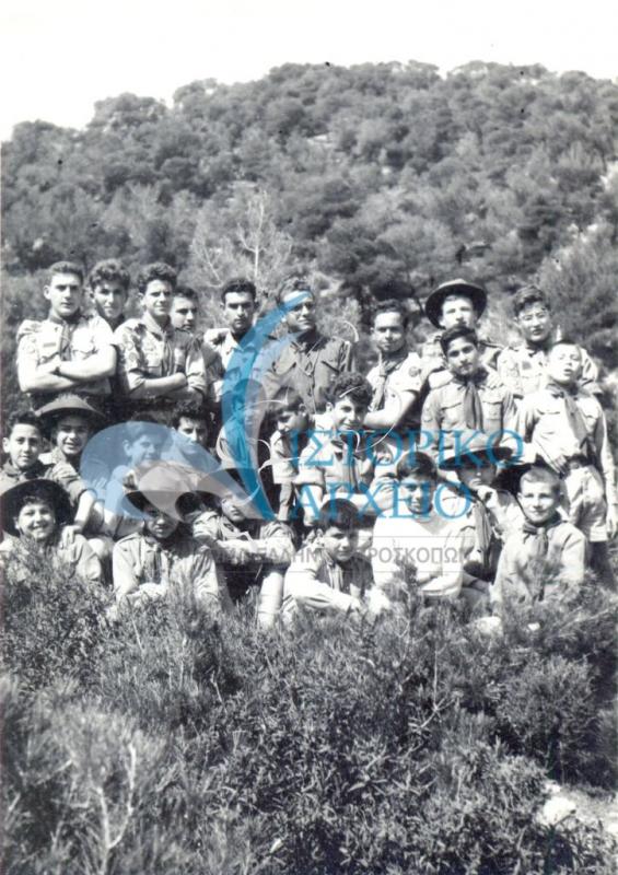 Πρόσκοποι του Χαλανδρίου σε εκδρομή στη Πεντέλη το 1955.