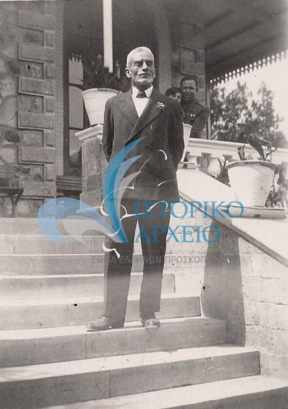 Ο Γενικός Έφορος (1926-1927) Χρήστος Μπισιμιτζάκης σε επίσκεψή του στην Ερμούπολη Σύρου το 1927.