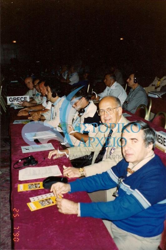 Η ελληνική αντιπροσωπεία στο Παγκόσμιο Προσκοπικό Συνέδριο στο Παρίσι το 1990. Διακρίνονται: Ν. Καλογεράς, Δ. Αλεξάτος, Ι. Κανέτης, Κ. Τσαντίλης, Μ. Ζήκος, Τ. Σάγος