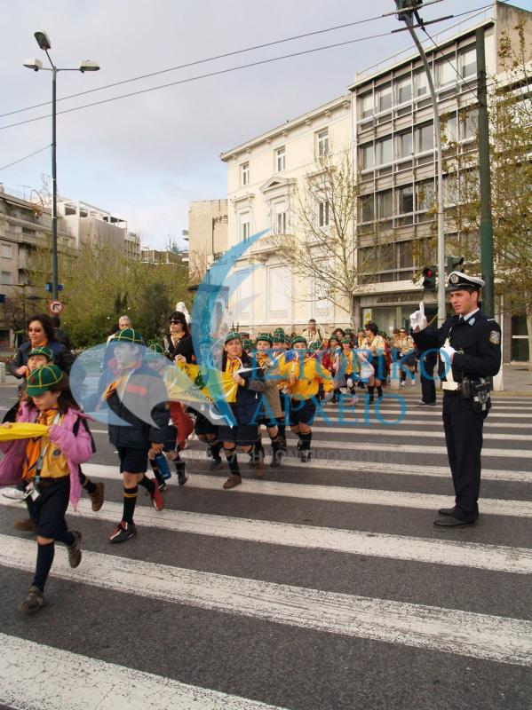 Λυκόπουλα κατευθύνονται στο Ζάππειο για τις εκδηλώσεις της 1ης Πανελλήνιας Δράσης Λυκοπούλων το 2007.