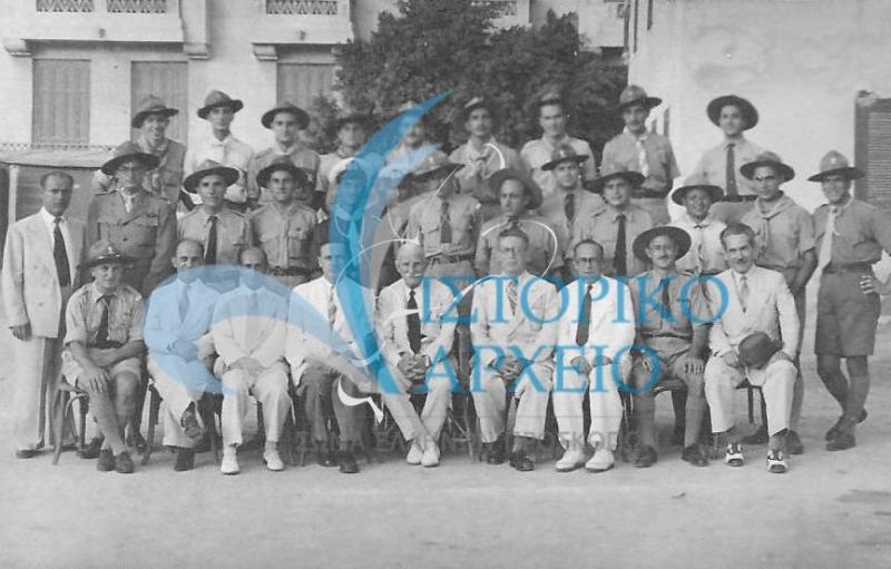 Η 3η Ομάδα Ελλήνων Προσκόπων Αλεξάνδρειας μετά την τελετή υπόσχεσης και την επιθεώρηση από τον Αντ. Μπενάκη το 1945.
