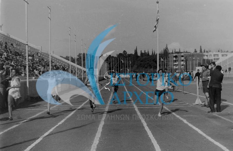 Πρόσκοποι στο άθλημα των 100 μέτρων στους Αγώνες Στίβου της ΠΕ Πρωτευούσης στο Στάδιο το 1971.