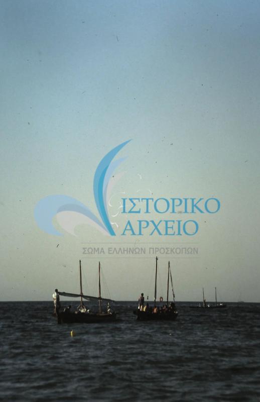Προσκοπικά σκάφη ανοικτά του Σαρωνικού στην 3η Ναυτοπροσκοπική Regatta με την ευκαιριά των 90 χρόνων του ΣΕΠ το 2000.