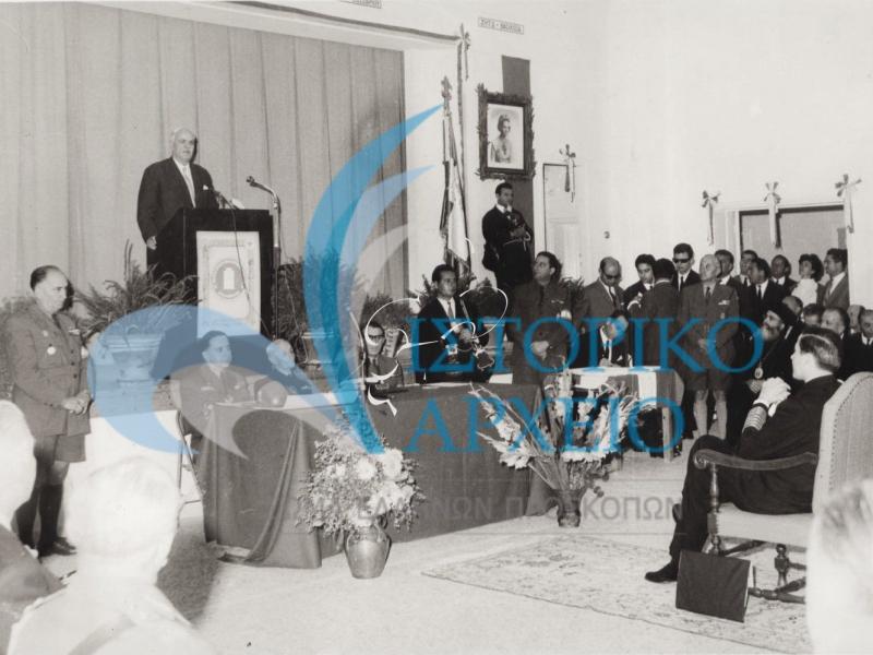Ομιλητής στο 7ο Πανελλήνιο Προσκοπικό Συνέδριο που έγινε στη Θεσσαλονίκη το 1965. Διακρίνεται να παρακολουθεί ο Βασιλιάς Κωνσταντίνος.