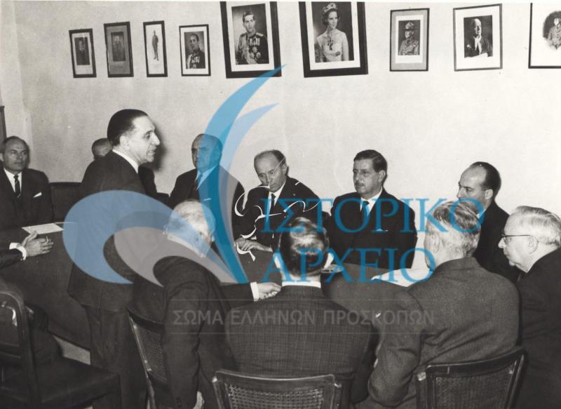 Ο Υπουργός Παιδείας της Κυπριακής Δημοκρατίας σε επίσκεψη στο Διοικητικό Συμβούλιο του ΣΕΠ το 1966.