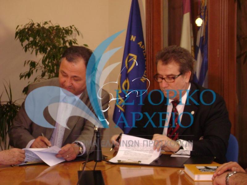 Ο Υφυπουργός Αγροτικής Ανάπτυξης & Τροφίμων Κ. Κιλτίδης και ο Πρόεδρος του ΣΕΠ Χρ. Σταθόπουλος υπογράφουν μνημόνιο συνεργασίας των δύο φορέων για θέματα δασών.