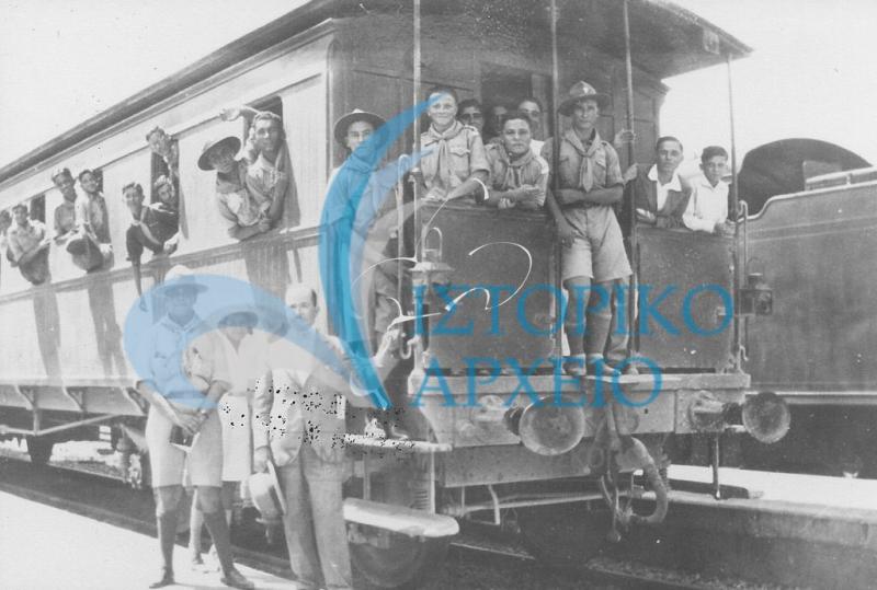 Πρόσκοποι του Πορτ Σαιδ σε σιδηροδρομικό βαγόνι για την εκδρομή του στο Καϊρο το 1930.