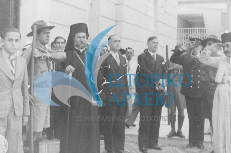 Ο Μητροπολίτης Πηλουσίου, και οι ελληνικές προξενικές αρχές στην δοξολογία για τα 25 χρόνια προσκοπισμού στο Πορτ Σαιδ το 1938.