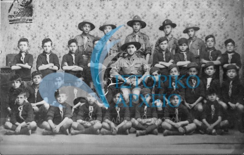 Η πρώτη ομάδα Λυκοπούλων στο Πορτ Σαιδ το 1923. Διακρίνονται: Ι. Παππάς, Α. Αλίτωνας, Ι. Χριστοδούλου, Β. Καραβασίλης. Κ. Στεφανίδης, Γ. Γιακουμίδης, αρχηγός Ν. Νότσης, Δασκουλής, Α. Χατζημιχάλης. Μ. Χατζημιχάλης, Μ. Παντελάκης, Μ. Πέτρας, Θ. Παπαδούλης, Ζενζεφύλης Κυπρ., Κοκολάκης, Φ. Πανάγου, Γ. Πετρίδης, Ζαφερόπουλος, Ε. Ζάνος, Αυκουλιώτης. Βαθμοφόροι: Β. Πυροπαγουος, Π. Παντελάκος, Παναγιωτάκης, Α. Καφούρος, Γ. Μαϊμούδης
