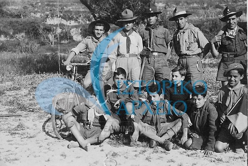 Η 11η Ομάδα Αθηνών σε εκδρομή το 1945.