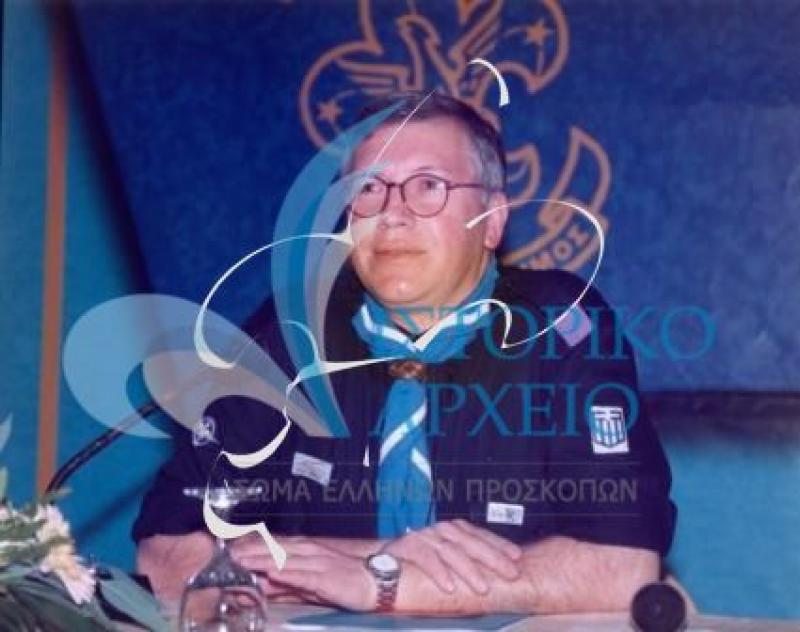Ο ΓΕ Χαράλαμπος Βογιατζής, στο 15ο Πανελλήνιο Προσκοπικό Συνέδριο, που παραγματοποιήθηκε το 2000. 