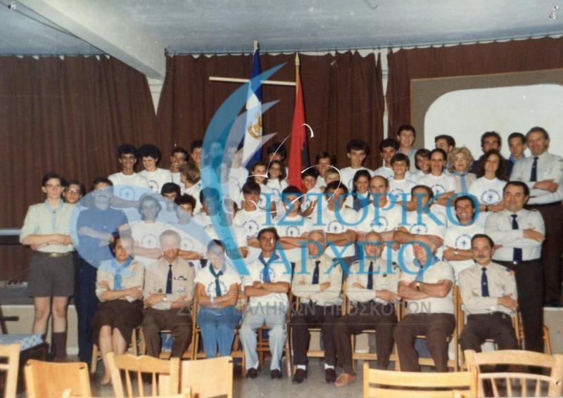 Αναμνηστική φωτογραφία από την επίσκεψη - συνεργασία αντιπροσωπείας Αλβανών προσκόπων με Έλληνες προσκόπους στα Ιωάννινα το 1991.