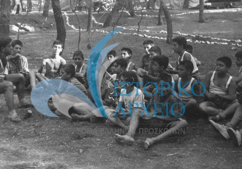 Πρόσκοποι του Κολωνός σε κατασκήνωση το 1956 στον Διόνυσο.