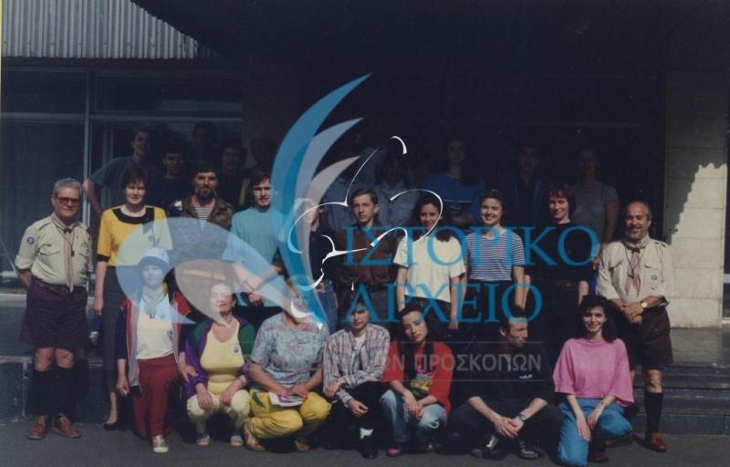 Ο Γ. Βαρουξής και ο Χρ. Παπαγεωργίου με Ουκρανούς πρόσκοπους στην 1η Σχολή Αρχικής Εκπαίδευσης που έγινε στο Κίεβο το 1994.