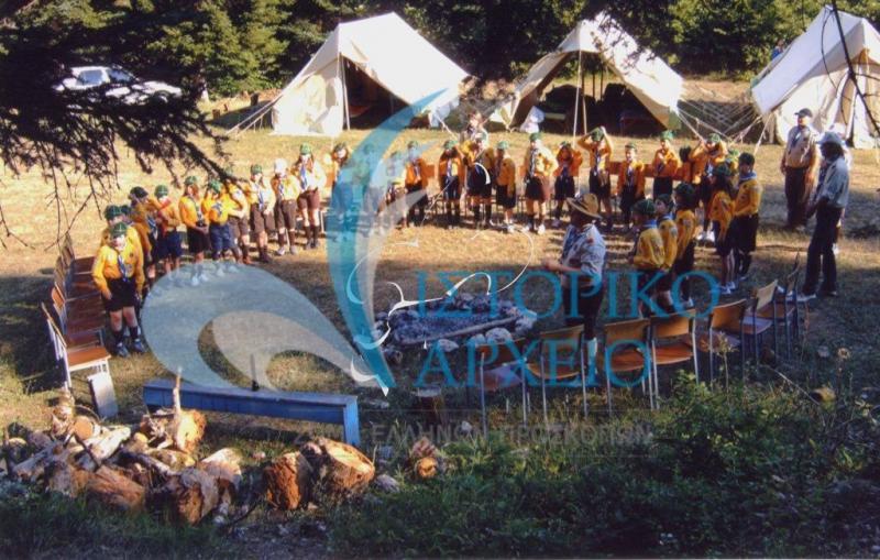 Λυκόπουλα από την Αθηνά και τα Τρίκαλα σε κοινή κατασκήνωση στο Προσκοπικό Κέντρο Αμαράντου το 2006.