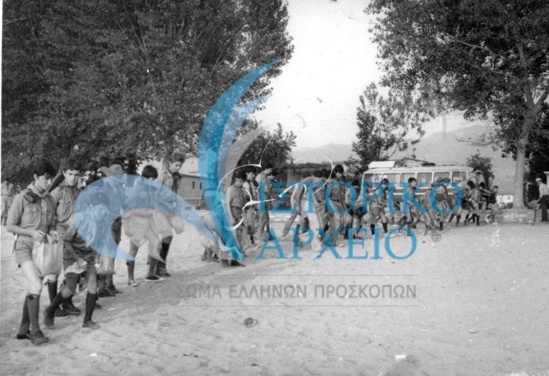 Πρόσκοποι της Πέλλας σε καθαρισμο της παραλίας Λεπτοκαρυάς το 1977.