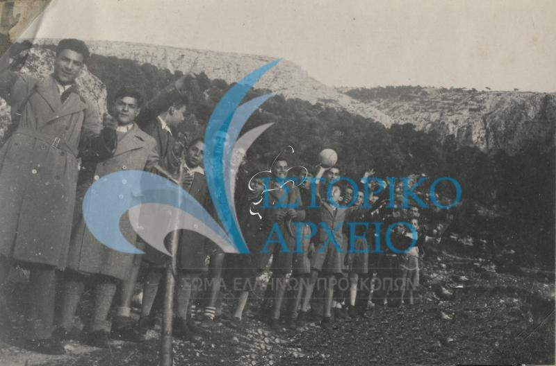 Ομάδα σε εκδρομή κατά τη διάρκεια της γερμανικής κατοχής.