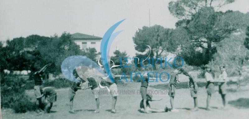 Η 6η Αγέλη σε εκδρομή στη Γλυφάδα το 1937.
