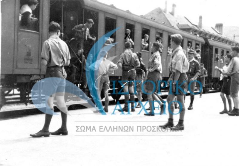 Αποβίβαση Προσκόπων Αλεξανδρείας σε εκδρομή το 1929.