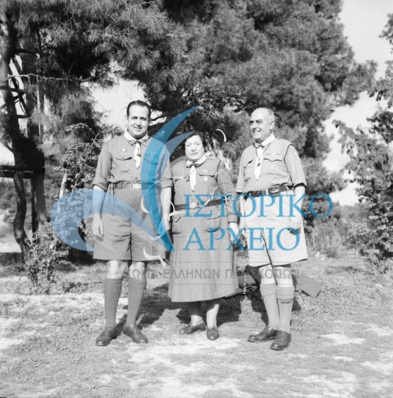 Ο ΓΕ Δ. Αλεξάτος και οι βαθμοφόροι Πόλυ και Λεωνίδας Σκυριανίδης σε συνέδριο του κλάδου Λυκοπούλων στο ΠΥΒΑ το 1958.