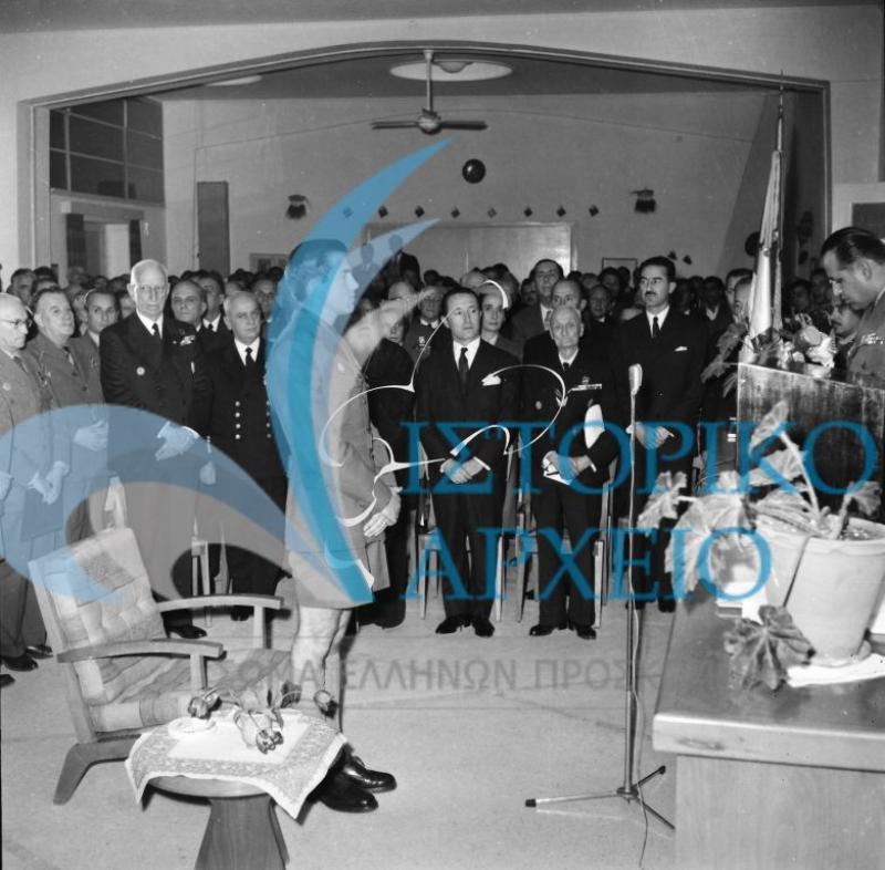 Ο Διάδοχος Κωνσταντίνος στο 6ο Πανελλήνιο Συνέδριο του ΣΕΠ το 1960 στο ΠΥΒΑ. 