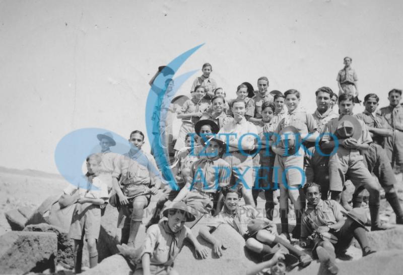 Οι πρόσκοποι Καϊρου σε εκδρομή στις Πυραμίδες της Γίζας το 1934.