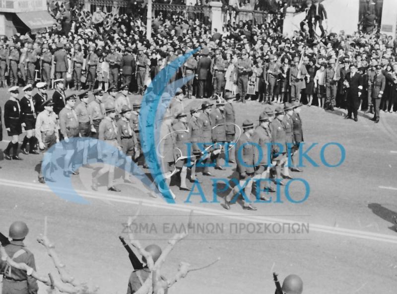 Αντιπροσωπεία του ΣΕΠ στην πομπής της κηδείας του Βασιλιά Παύλου 1964.