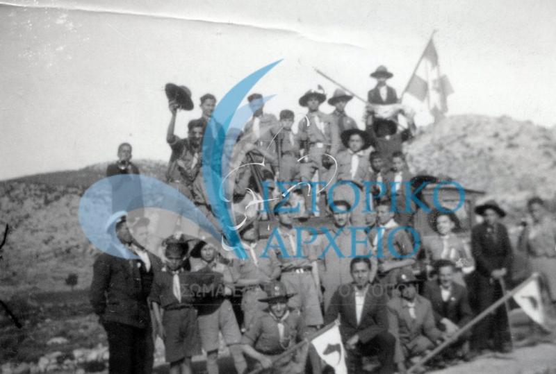 Η 22α Ομάδα Νέας Ιωνίας σε εκδρομή στο Μετόχι Αγίας Τριάδας το 1934.