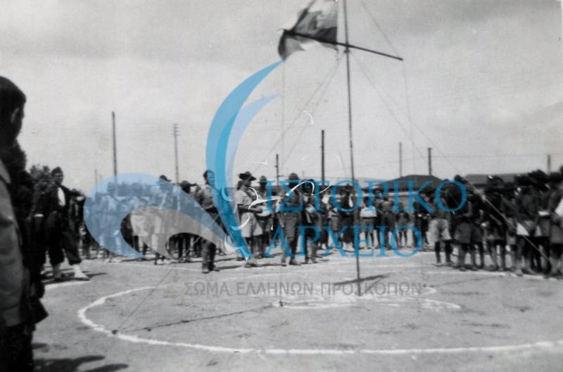 Τελετή αναγκαστικής συγχώνευσης των Προσκόπων Νέας Ιωνίας με την Εθνική Οργάνωση Νεολαίας (ΕΟΝ) το 1939 στο Γυμναστήριο του Κολλεγίου Αθηνών.