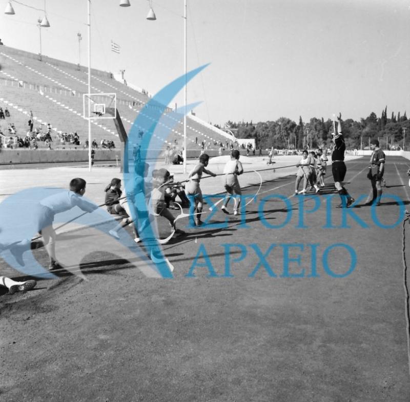 Στιγμιότυπο από του Πανελλήνιους Αγώνες Λυκοπούλων το 1966 στο Στάδιο.