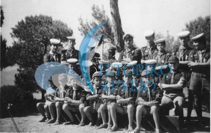Η ομάδα ελλήνων προσκόπων Λιβάνου με τον Αρχηγό του Π. Τσακμάκη το 1969.