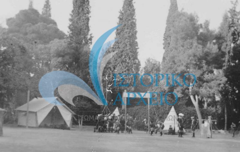 Από την ναυτοπροσκοπική επίδειξη της 9ης Ομάδας Αθηνών στο Γυμναστήριο "Ι. Φωκιανός" το 1935.