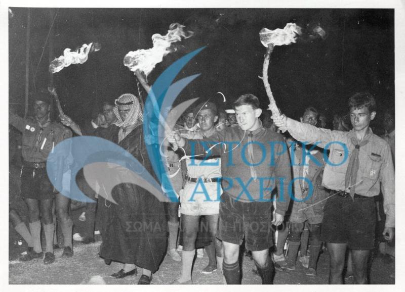 Φωτογραφίες από το 2ο Πανελλήνιο Τζάμπορη που πραγματοποιήθηκε με την ευκαιρία του Ιωβηλαίου του ΣΕΠ (πενήντα χρόνια) τον Αύγουστο του 1960 στην Αμφίκλεια Παρνασσού. 