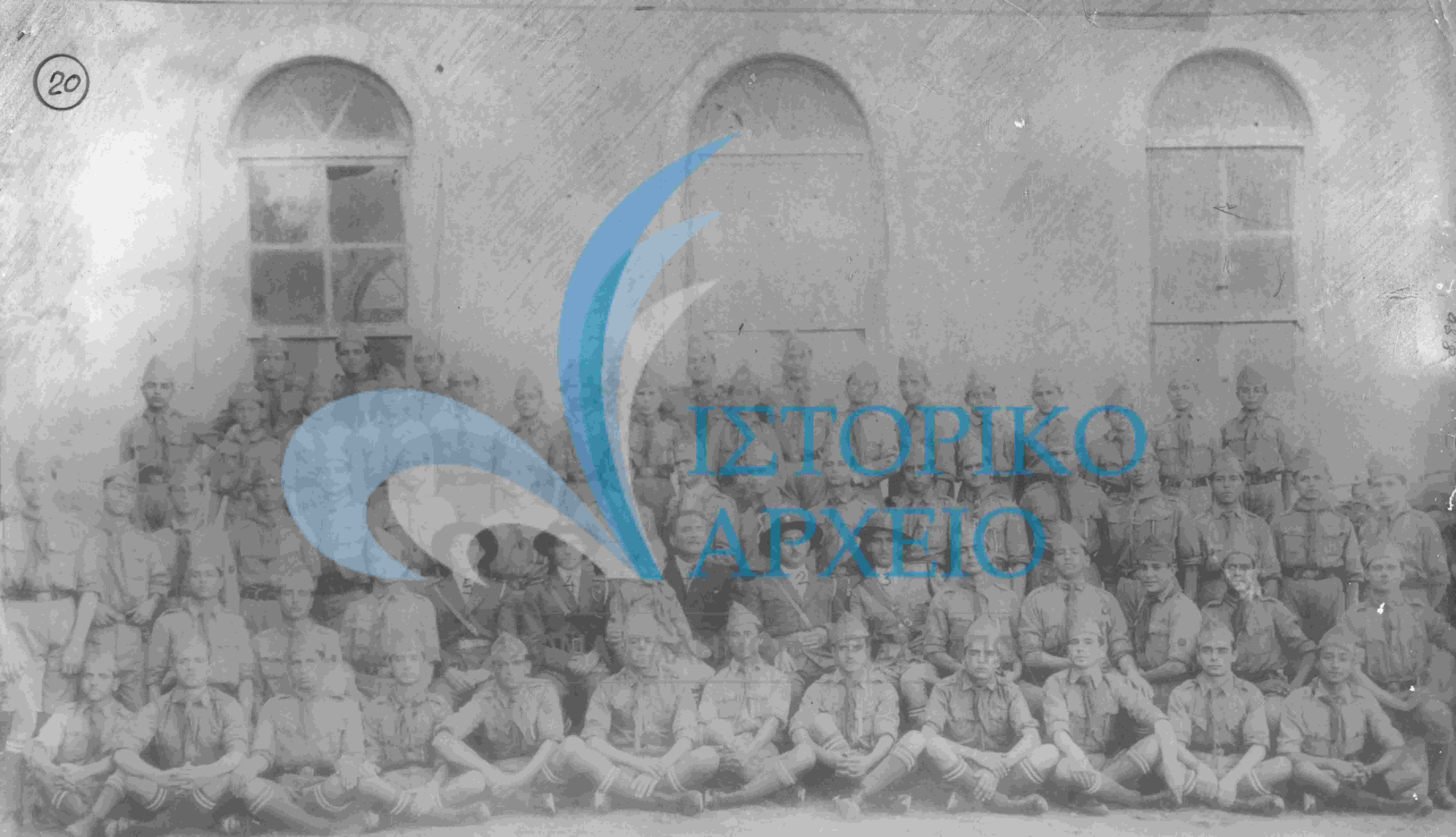 Ομαδική φωτογραφία προσκόπων Ρεθύμνου 1928. Διακρίνεται ο ΠΕ Μ. Τσάκωνας, και οι αρχηγοί Ε. Γεωργουλάκης, Ι. Δαφέρμος, Στ. Παπαδάκης