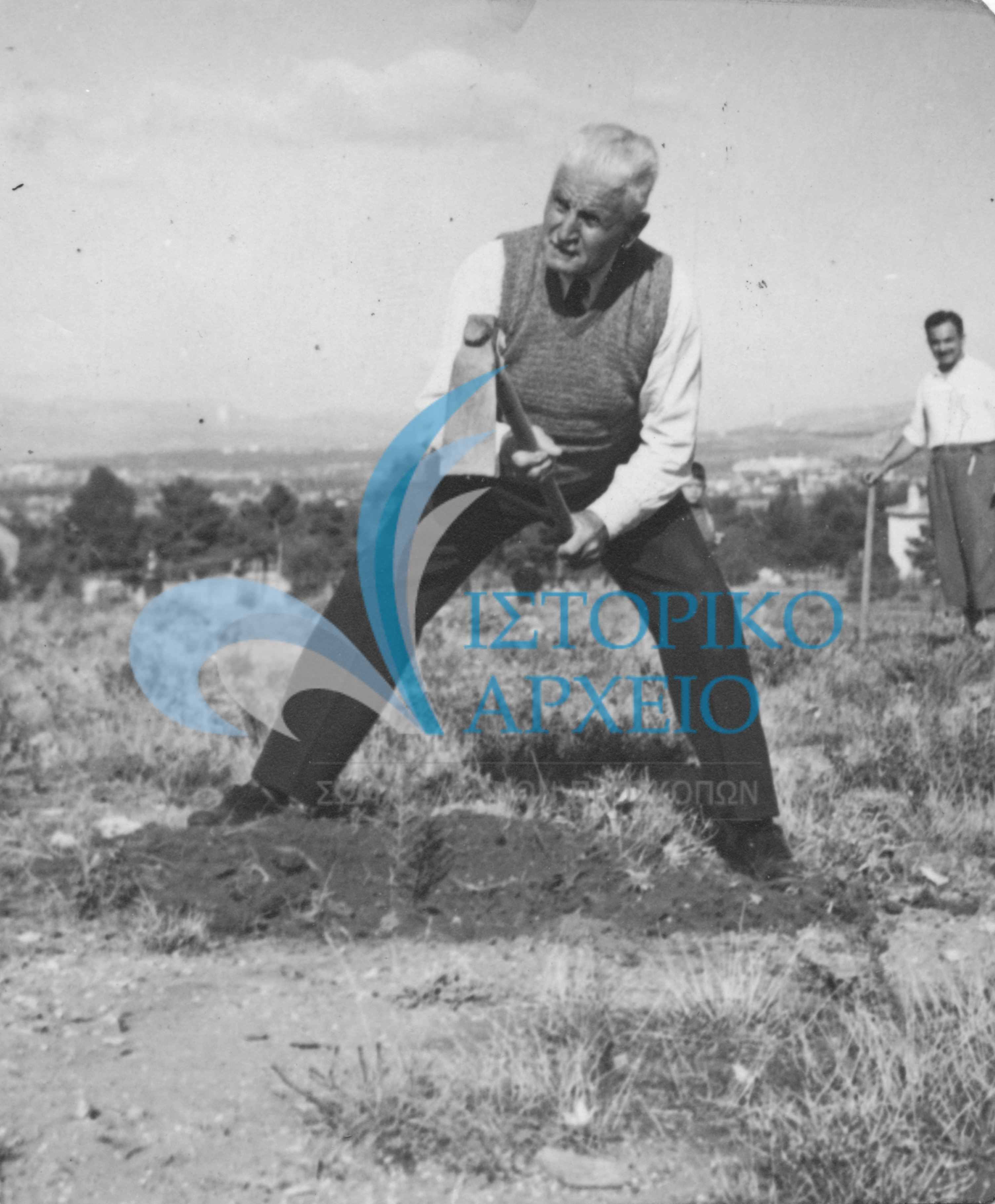 Φωτογραφίες από μέλη του Σώματος  Ελλήνων Προσκόπων που συμμετείχαν στην διοίκηση, την εκπαίδευση, το πρόγραμμα ή επέδειξαν σπουδαία δραστηριότητα στην κοινωνική τους ζωή.