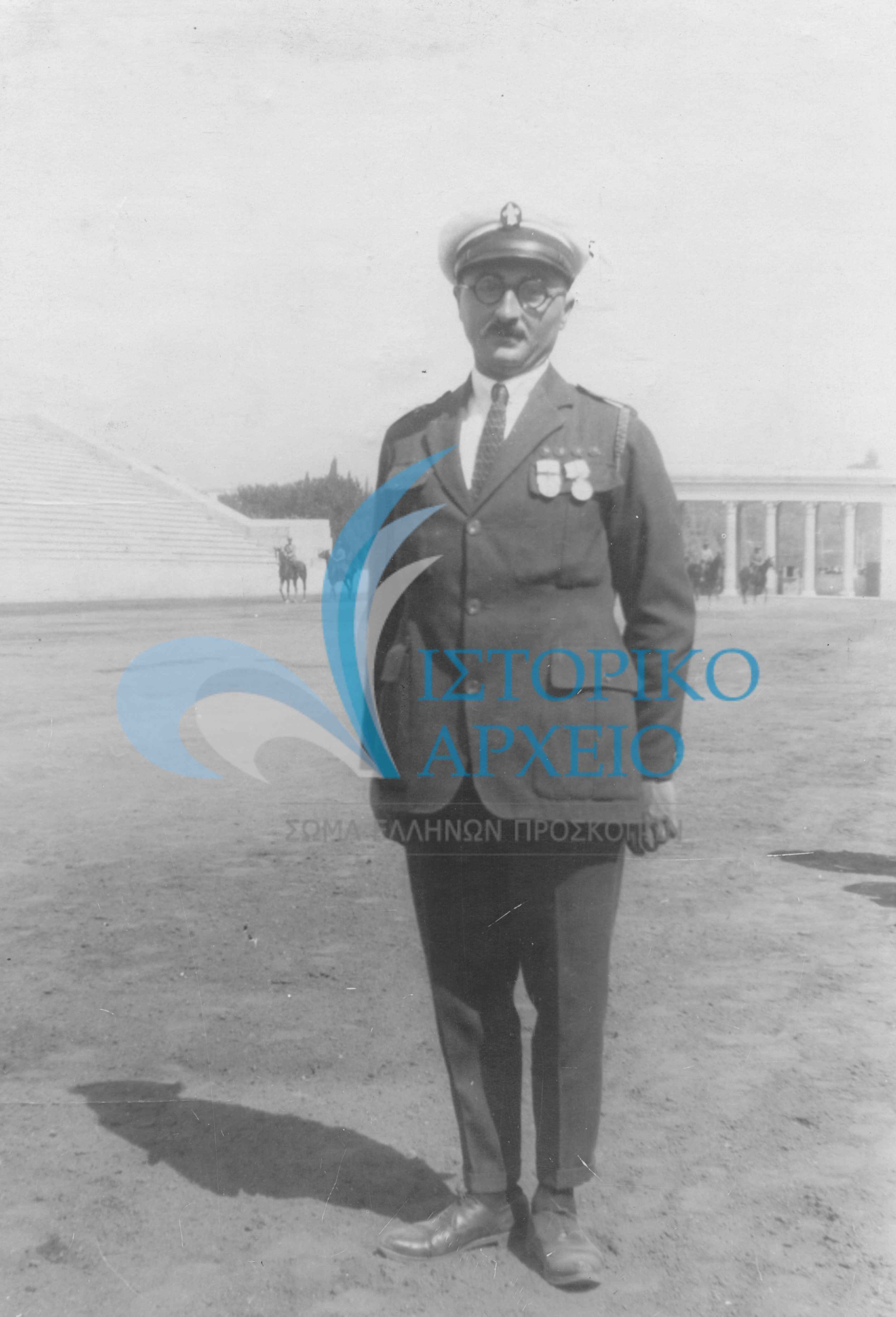 Ο Ησαϊας Ησαϊας ως Τοπικός Έφορος Αθηνών στην Α' Πανελλήνια Συγκέντρωση στο Στάδιο το 1926.