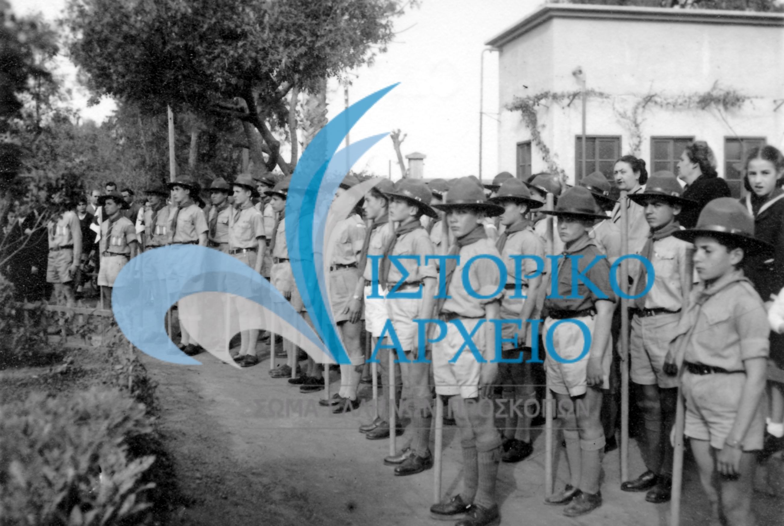 Η ελληνική προσκοπική Ομάδα Μανσούρας σε εκδήλωση για την 25η Μαρτίου το 1949.