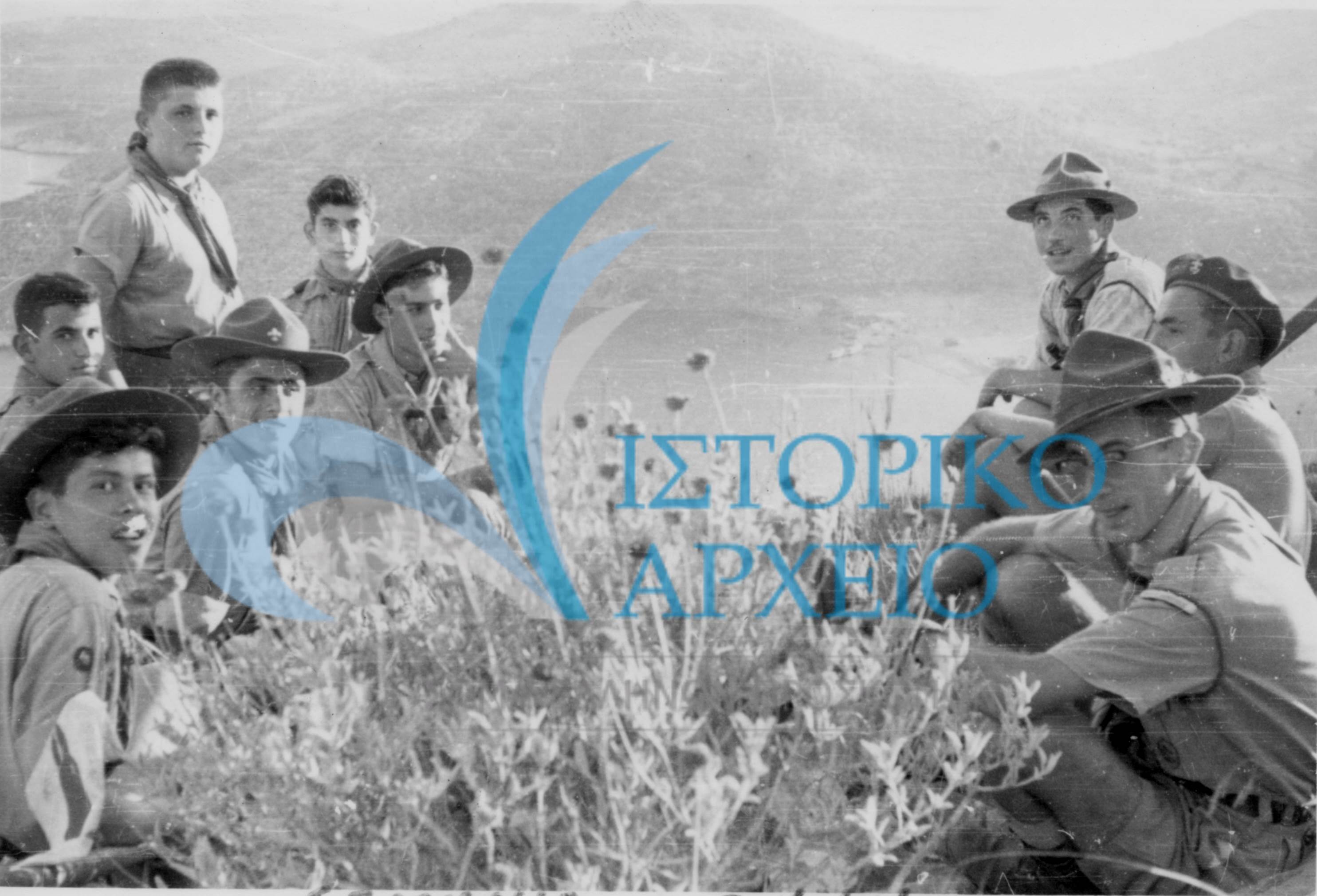 Η 8η Ομάδα Αθηνών με αρχηγό τον Αν. Σάγο σε εκδρομή στα Σελλήνια Σαλαμίνας το 1954.
