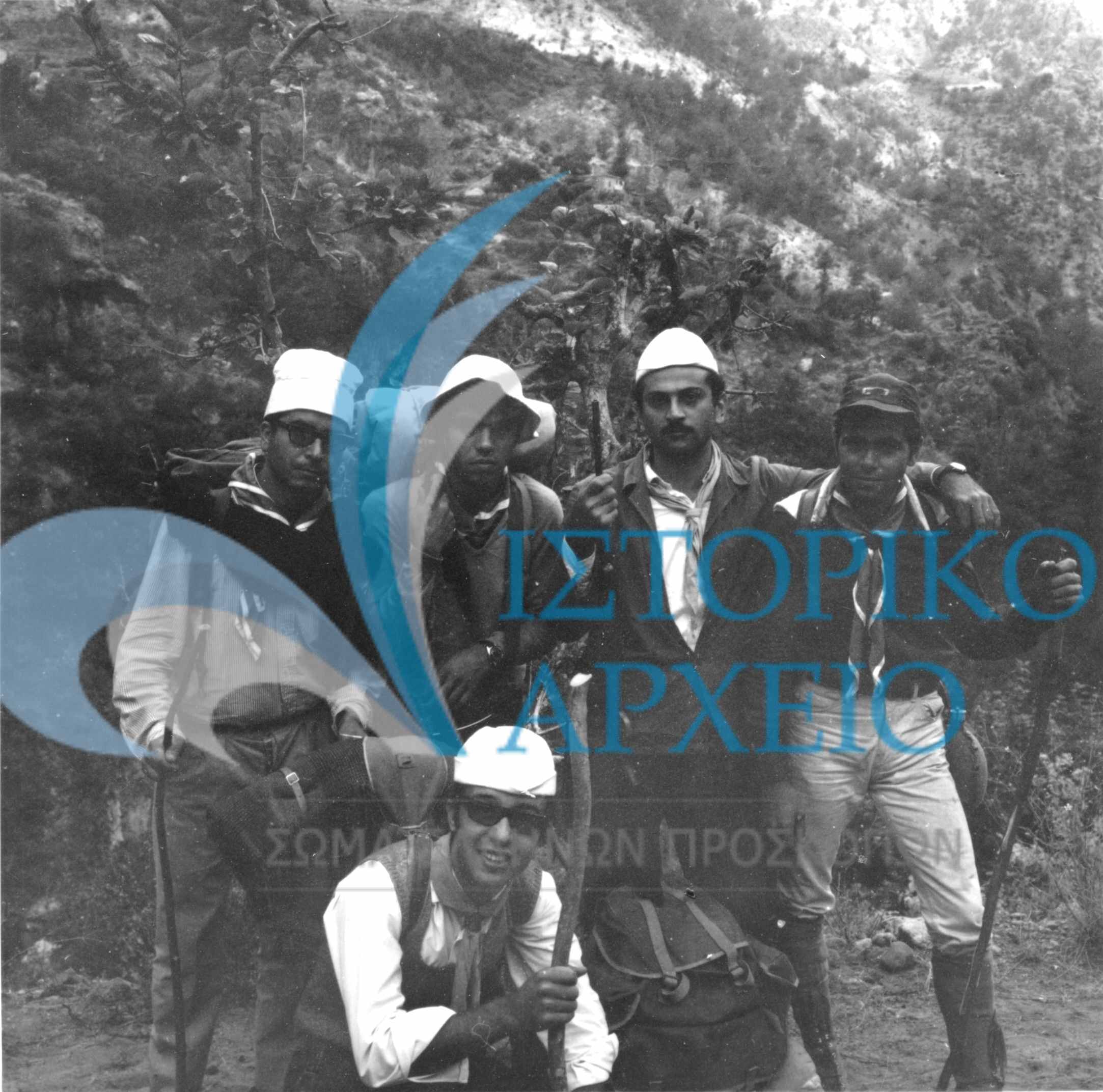Οι Έλληνες Πρόσκοποι Λιβάνου σε τριήμερη πεζοπορία ακολουθώντας τον ρου του ποταμού το 1966. Διακρίνονται: Α. Λαζαρίδης, Λ. Κάις, Γρ. Γρηγοριάδης, Π. Αρμάος